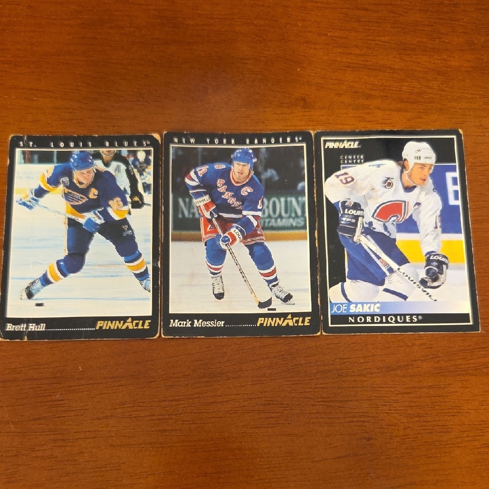 Pinnacle Retro 90's NHL Trading Cards: Brett Hull, Mark Messier & Joe Sakic